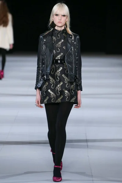 Look 10